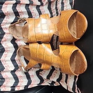 Pre-loved womens shoes